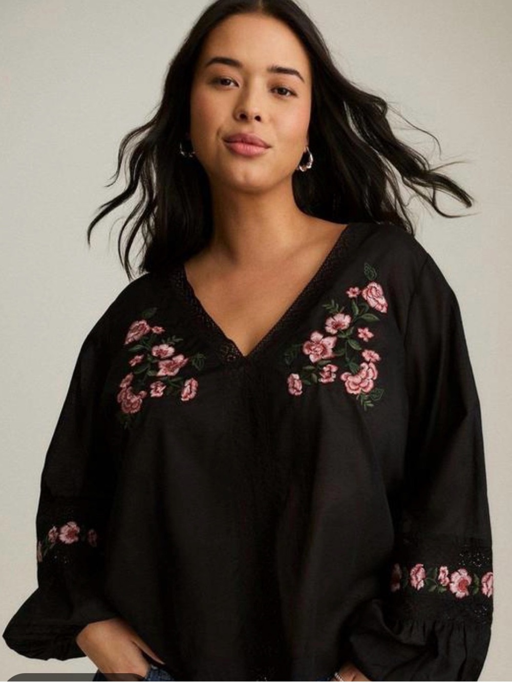 NWT 4X torrid Black V-Neck Tunic with Pink Floral Embroidery